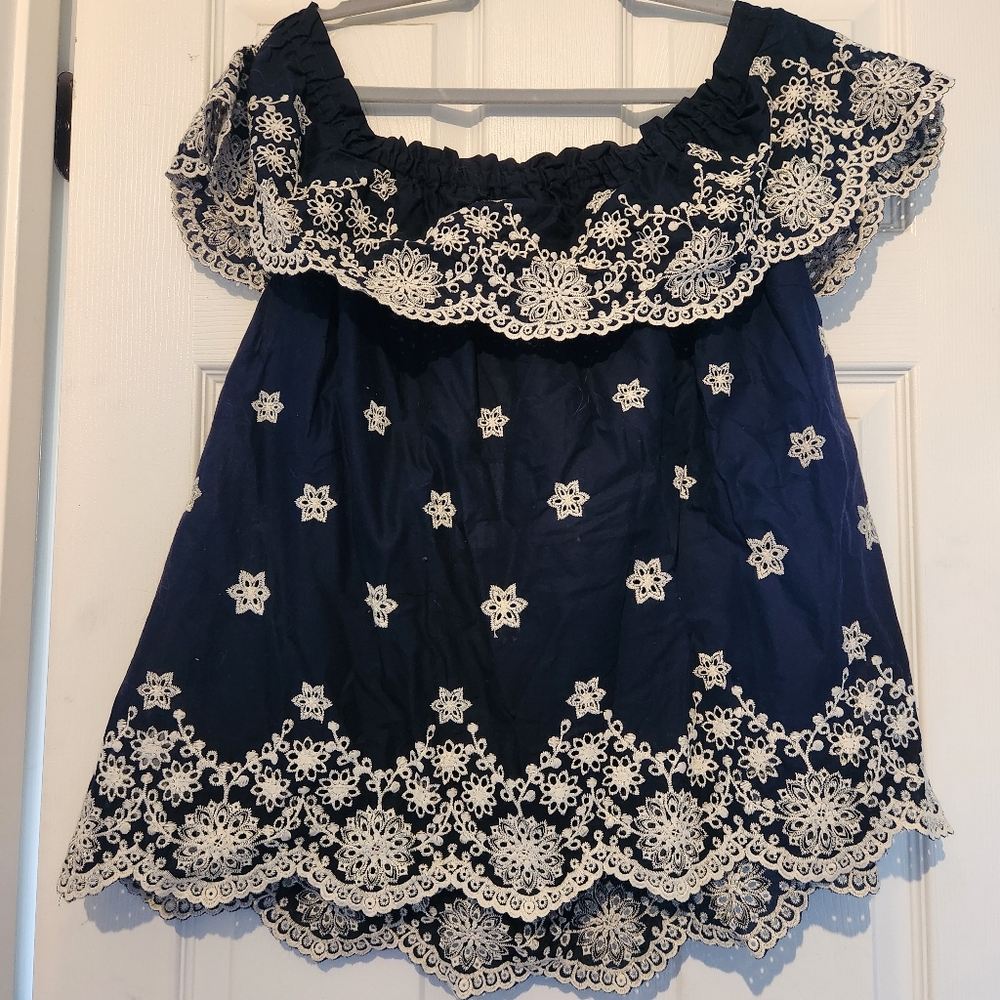 Navy blue and white top